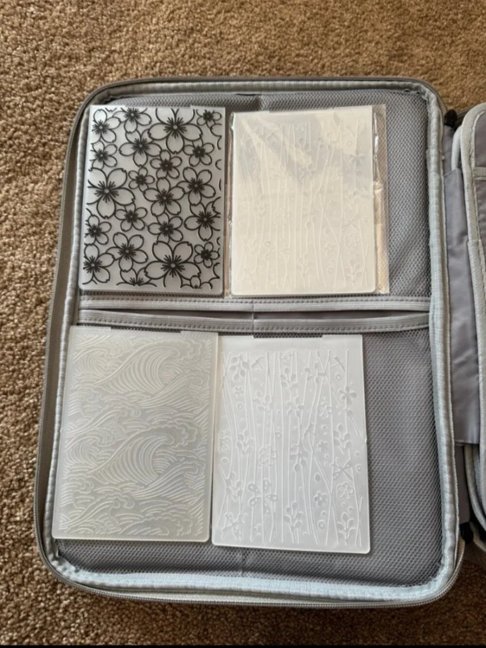 Sizzix Big Shot Foldaway Machine and accessories - Picture 3 of 11